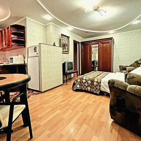 Квартира с большой верандой на Белецкого возле ISIDA, Шалимова, cozy flat on Beletskogo Street Київ Екстер'єр фото