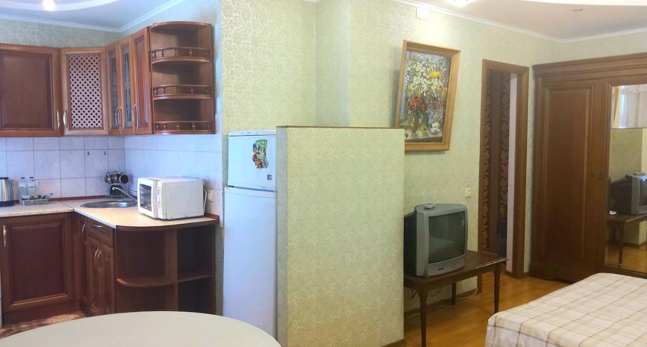 Квартира с большой верандой на Белецкого возле ISIDA, Шалимова, cozy flat on Beletskogo Street Київ Екстер'єр фото