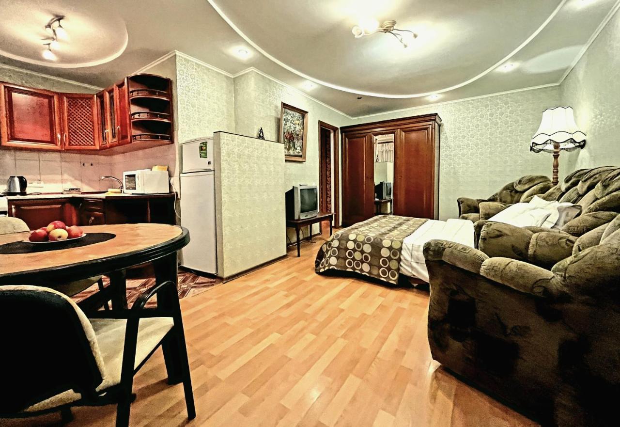 Квартира с большой верандой на Белецкого возле ISIDA, Шалимова, cozy flat on Beletskogo Street Київ Екстер'єр фото