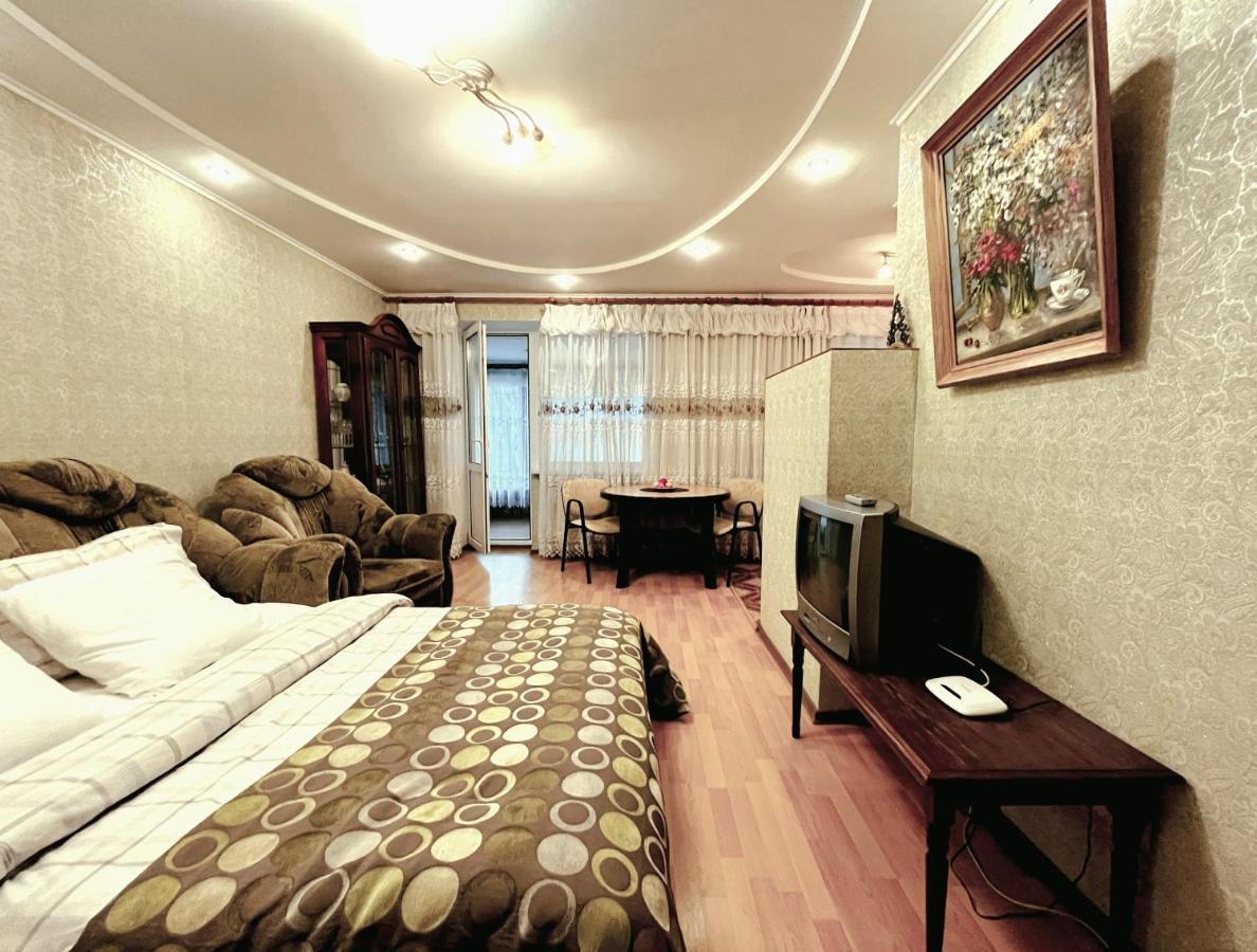 Квартира с большой верандой на Белецкого возле ISIDA, Шалимова, cozy flat on Beletskogo Street Київ Екстер'єр фото